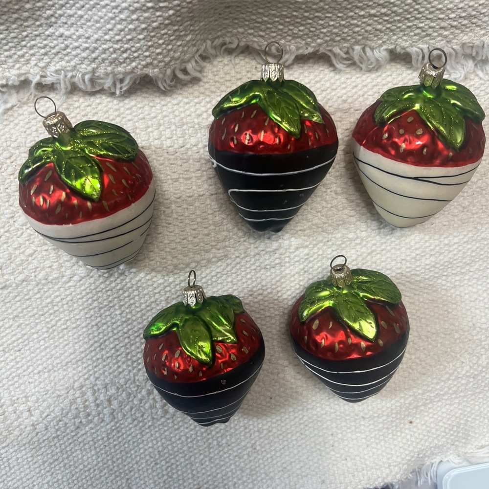 Dark White Chocolate Dipped Strawberry Christmas Ornaments Blown Glass Set Of 5 - Picture 2 of 16